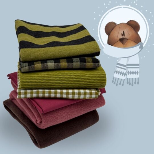 BEFANA BOX è una selezione di tessuti abbinati per colore per la realizzazione dei tuoi progetti natalizi per le befane e le calze.